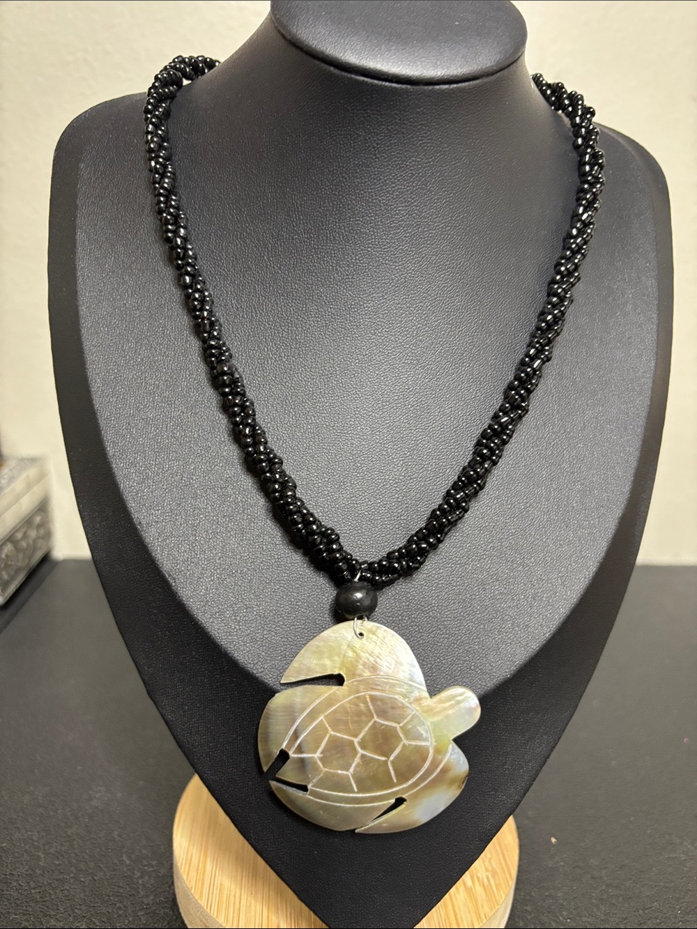 Black Glass Beaded Necklace Mother Of Pearl Iridescent Turtle Pendant Vacation